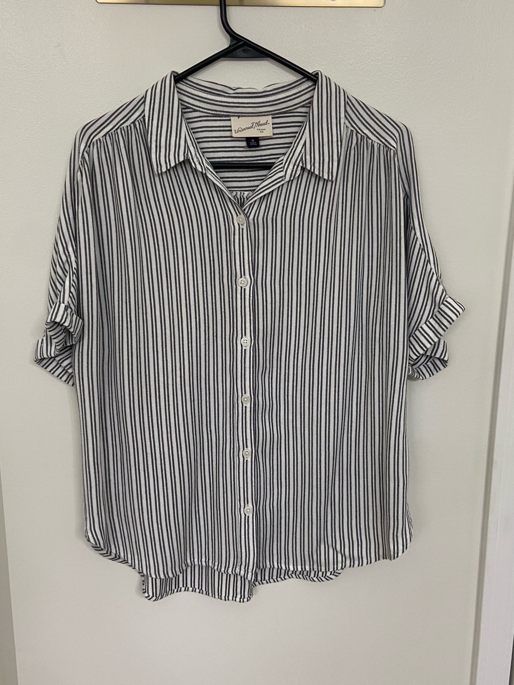 Universal Thread Women’s Striped Button Front Blouse Size Medium
